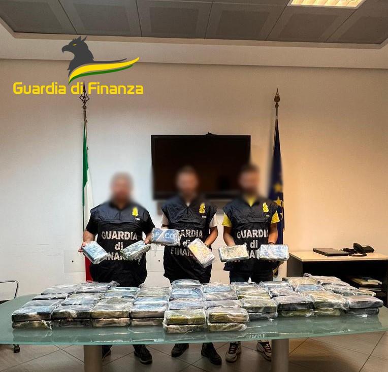 maxi-sequestro-droga-san-giorgio-cremano-porto-salerno