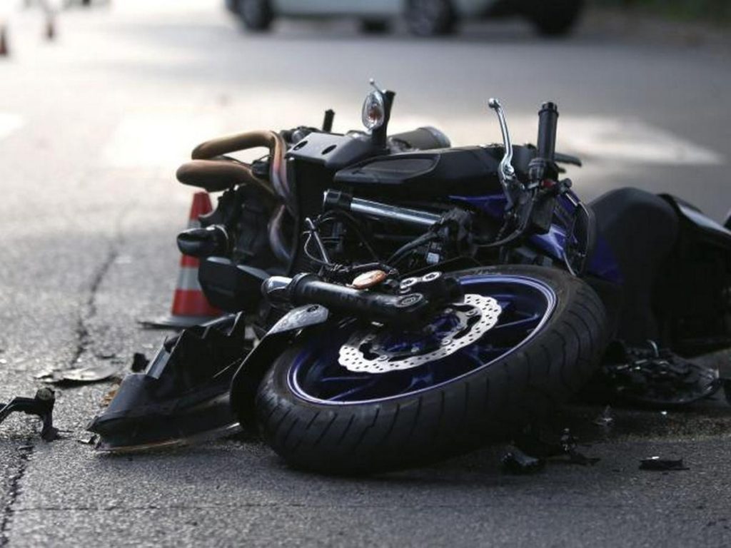 napoli incidente moto auto targa estera morti