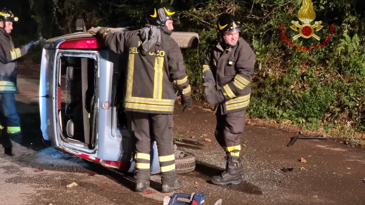 auto si ribalta cesinali oggi 21 settembre