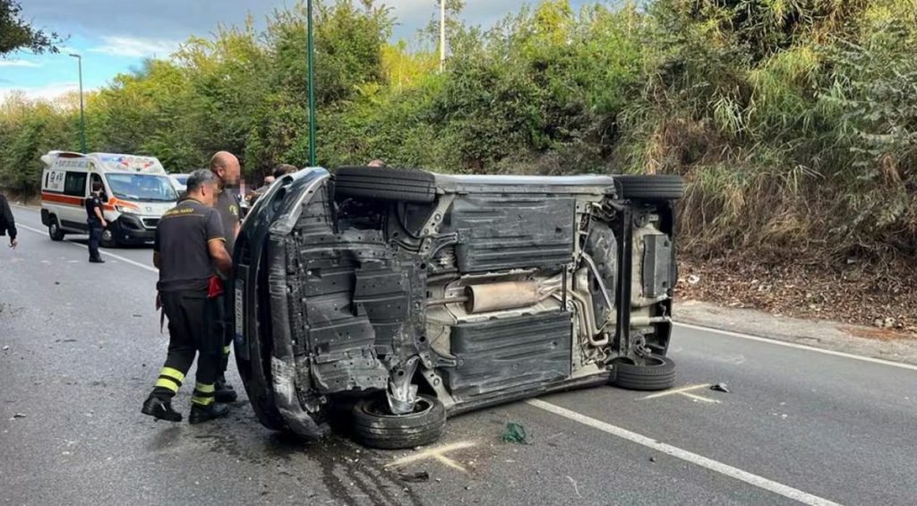 auto si ribalta napoli pozzuoli 25 settembre