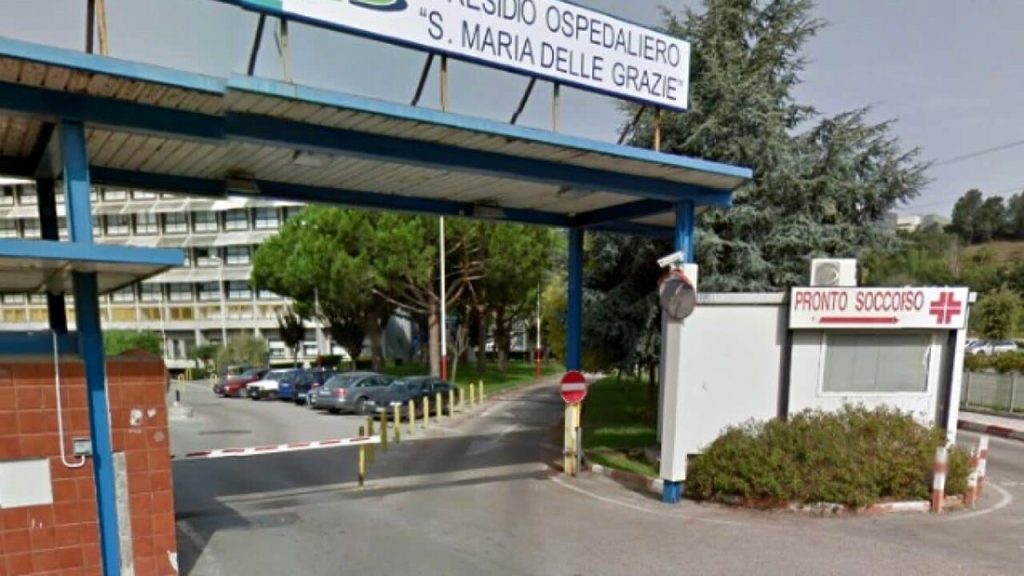 pozzuoli picchia sanitari pronto soccorso denunciato 13 settembre