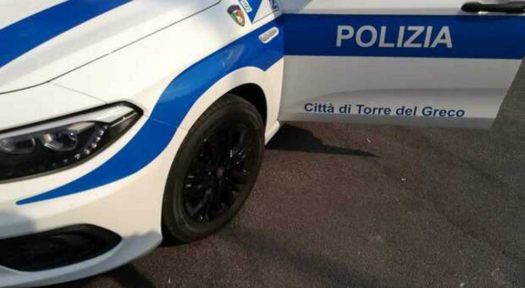 rubano scooter torre del greco fuga inseguimento 9 settembre