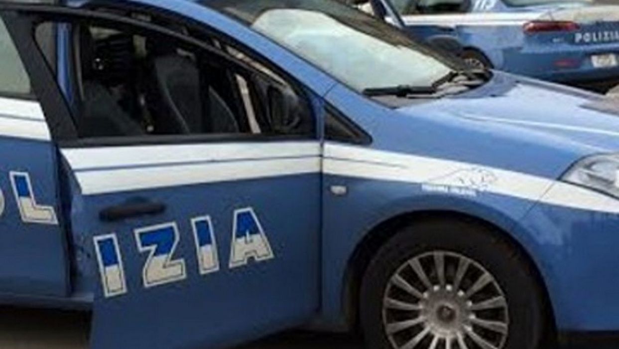 napoli anziano malore salvato poliziotti