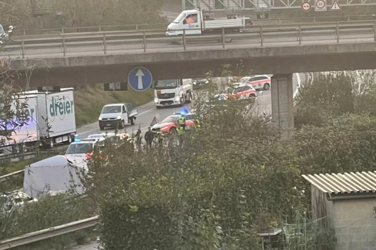 autostrada ascona donna precipita cavalcavia investita camion morta