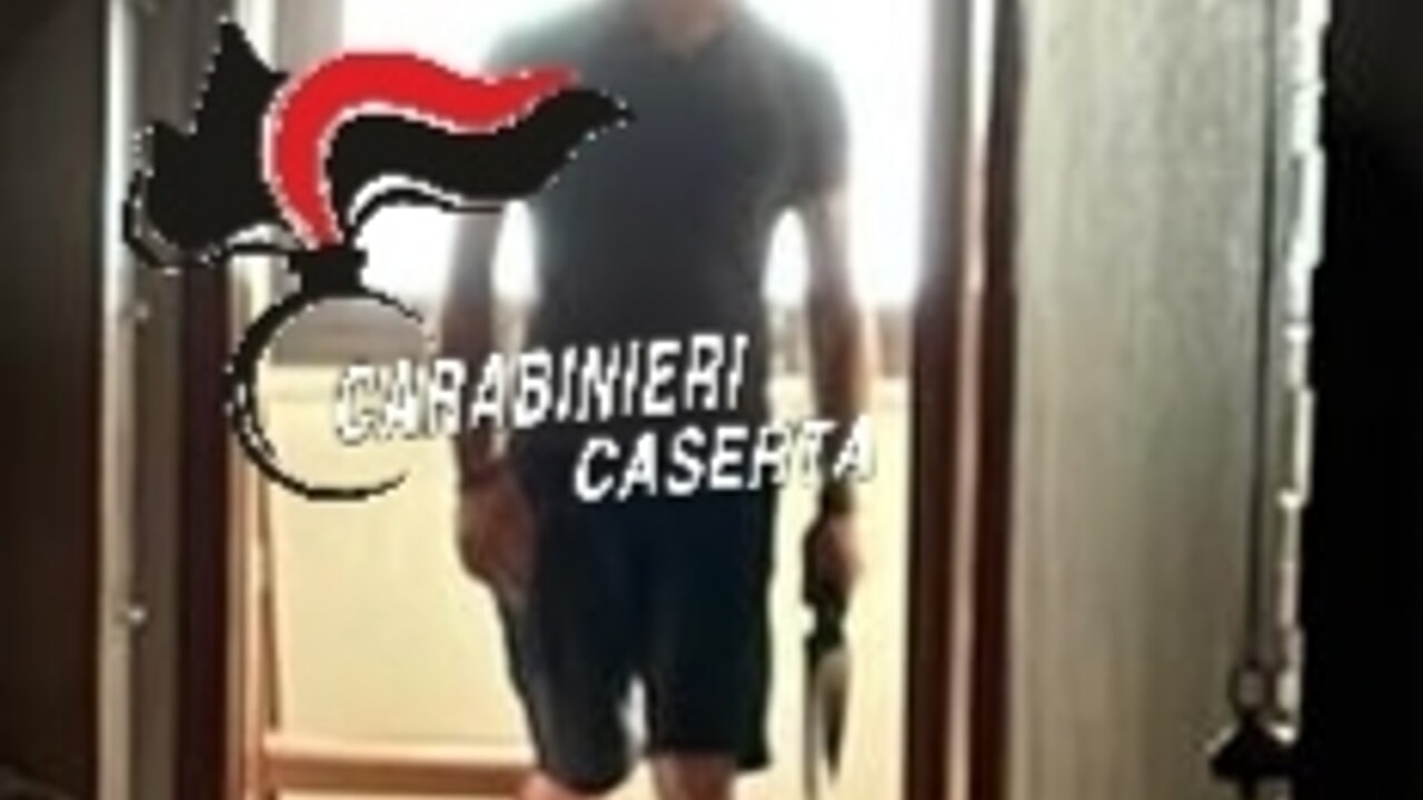 casapenna si barrica casa litigio coltelli