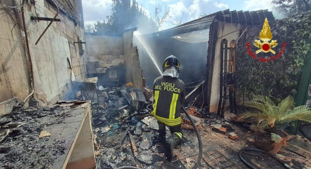 incendio deposito francolise