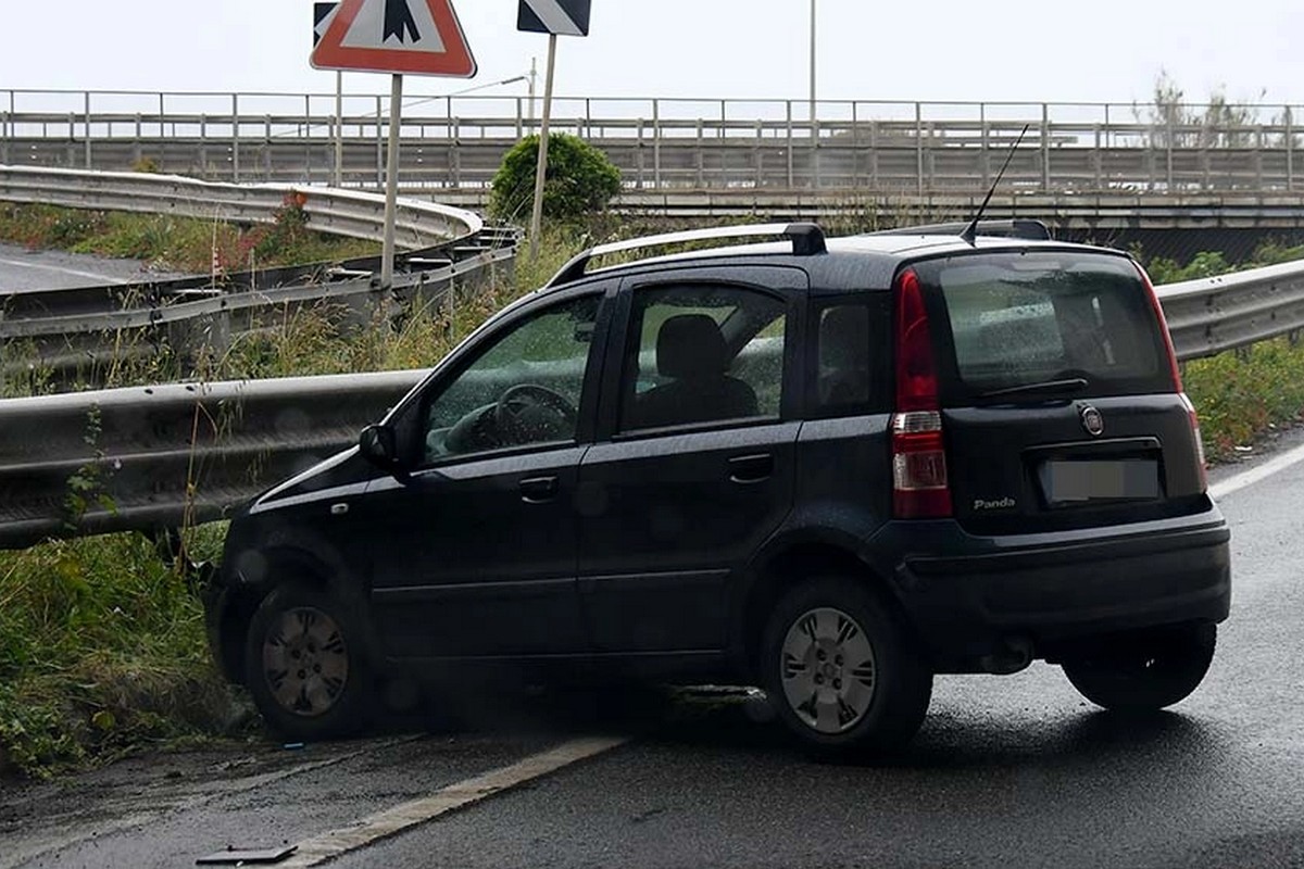 caserta tenta suicidio sfonda guardrail auto