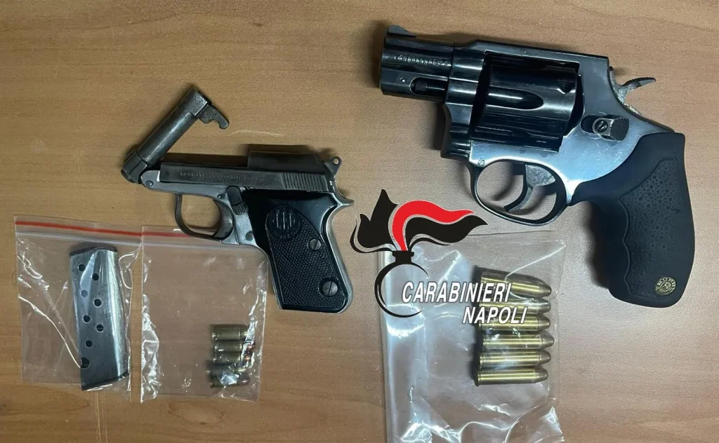 napoli pistola carica arrestato nome 23 ottobre