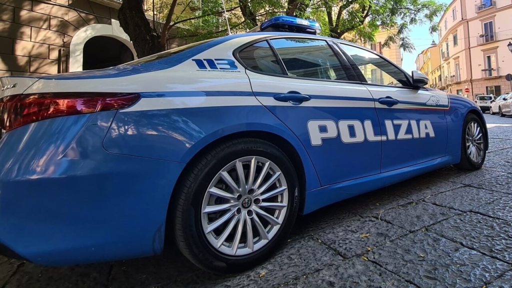 Avellino furto auto dimenticato parcheggiata