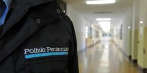 Carcere Airola detenuto tenta introdurre telefono