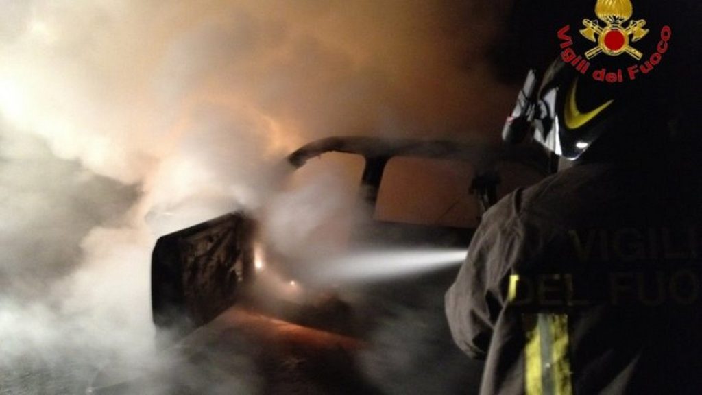 incendio auto cabina elettrica avellino