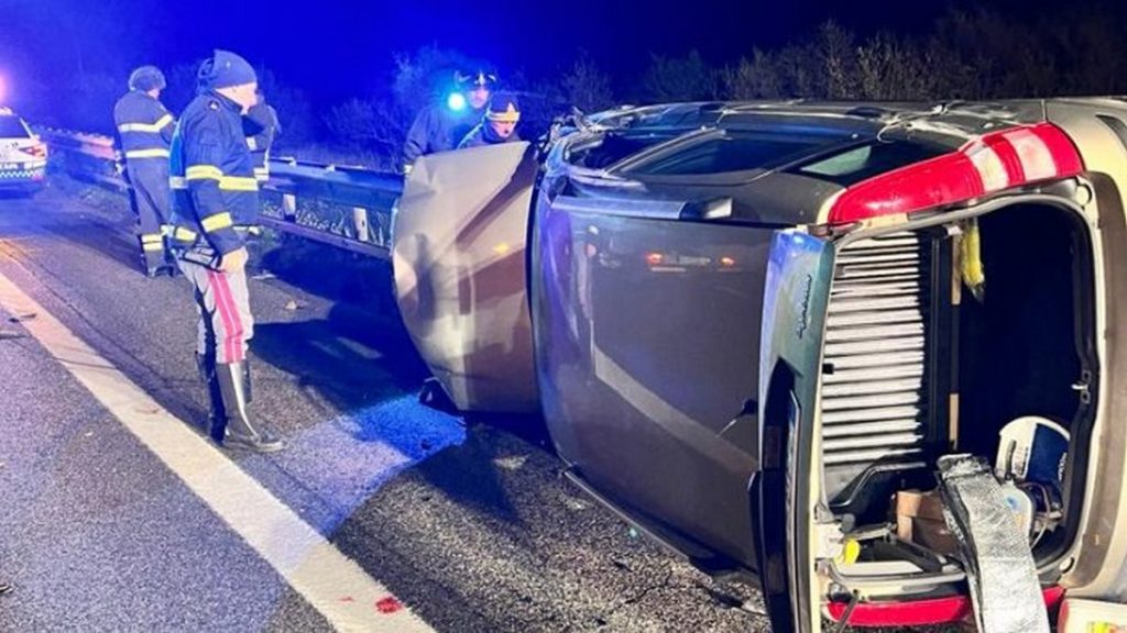 grottaminarda auto si ribalta autostrada A16