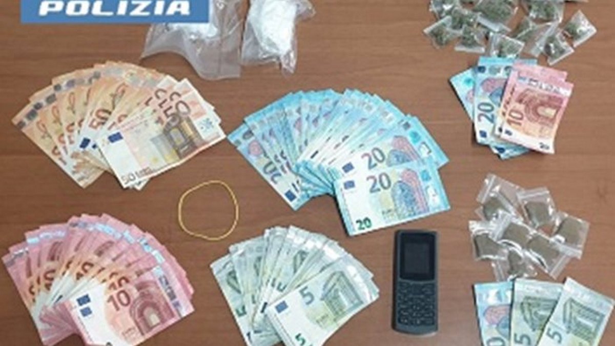 spaccio droga napoli arresti 28 novembre