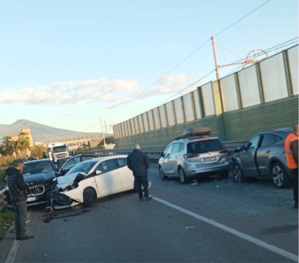 castellammare stabia incidente raccordo