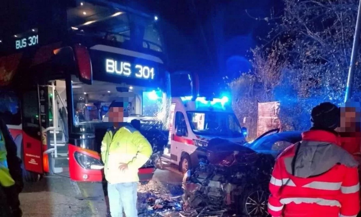 auto contro autobus salerno morti chi sono