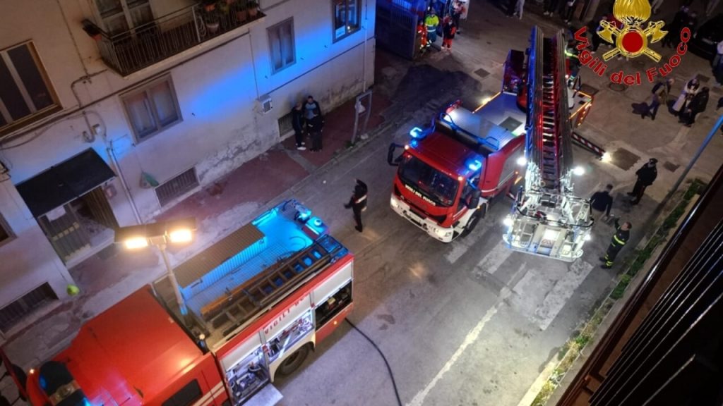 baiano incendio casa palazzo evacuato