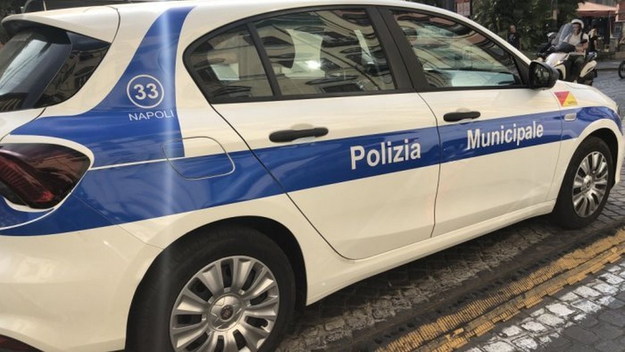 napoli trovate pistola proiettili silenziatore 1 dicembre