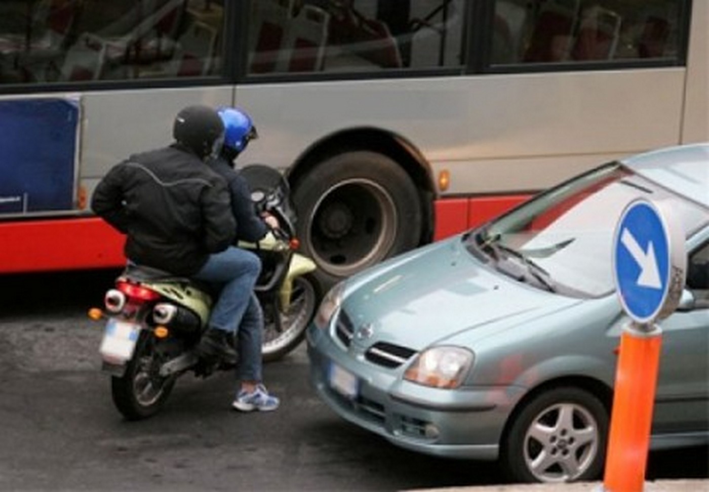 avellino-rapina-moto-piazza-liberta-borsello