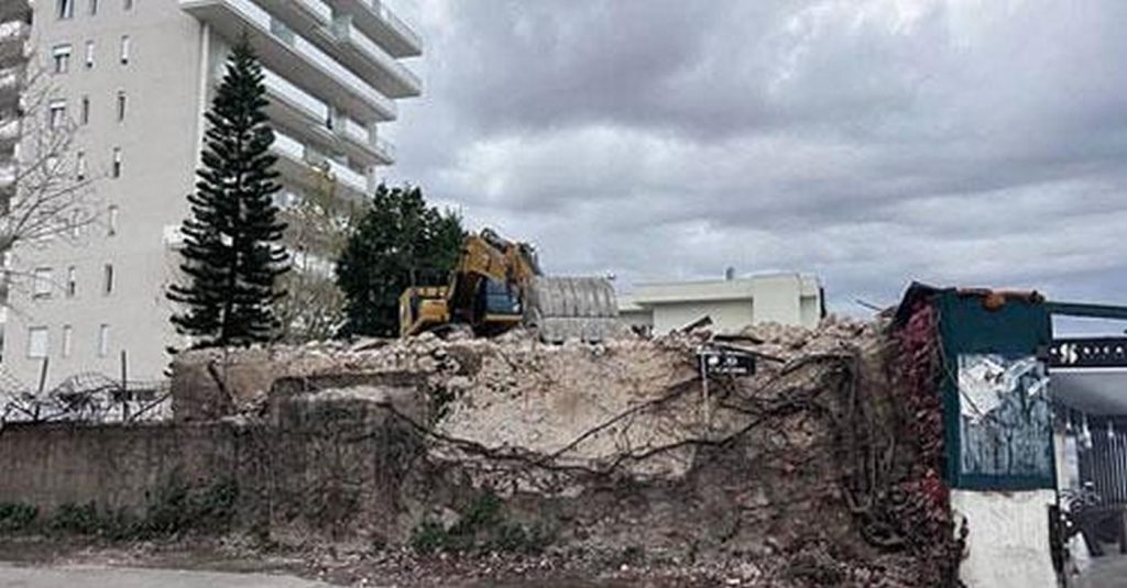 demolito-edificio-carminuccio-mariconda-salerno