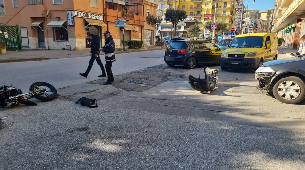 salerno incidente oggi 22 gennaio