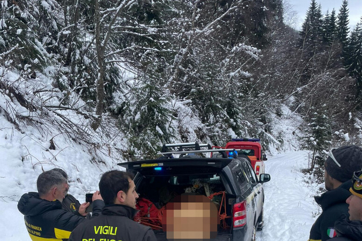 carro-funebre-perde-bufera-funerale-rinviato