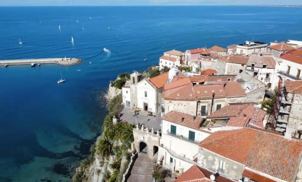 agropoli appartamento senza acqua luce trasferimento casa famiglia