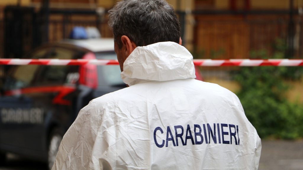 ancona cadavere stato decomposizione anziano casa