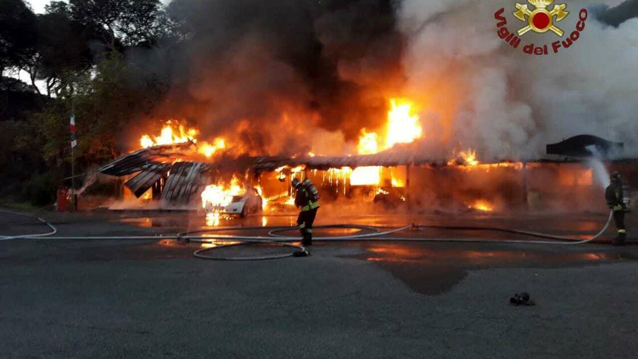 incendio baracche ostia 15 gennaio