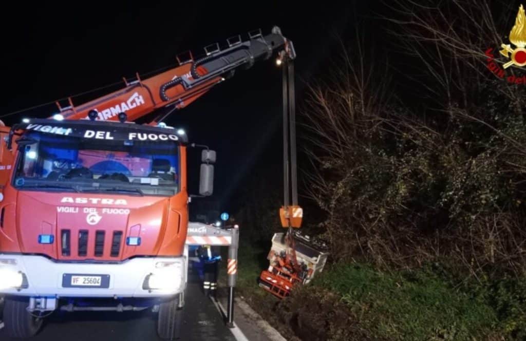 incidente camion rifiuti avellino