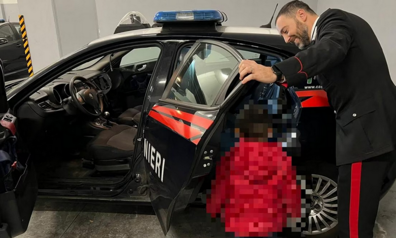 roma bimbo sogna carabinieri compleanno accolgono caserma auto uniformi
