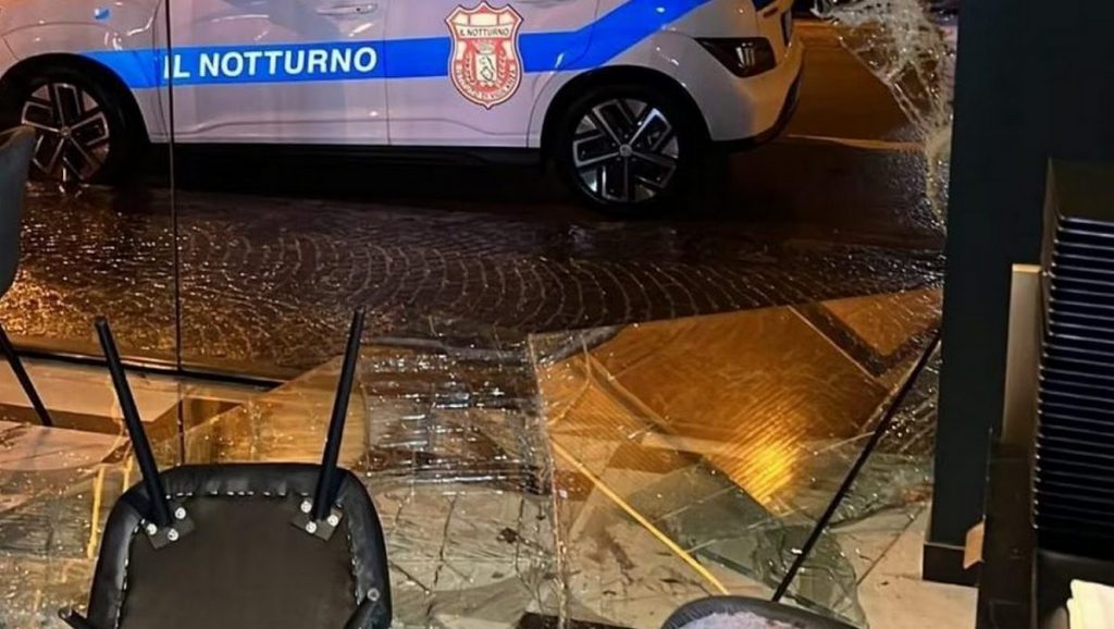 napoli furto ristorante flames 14 gennaio