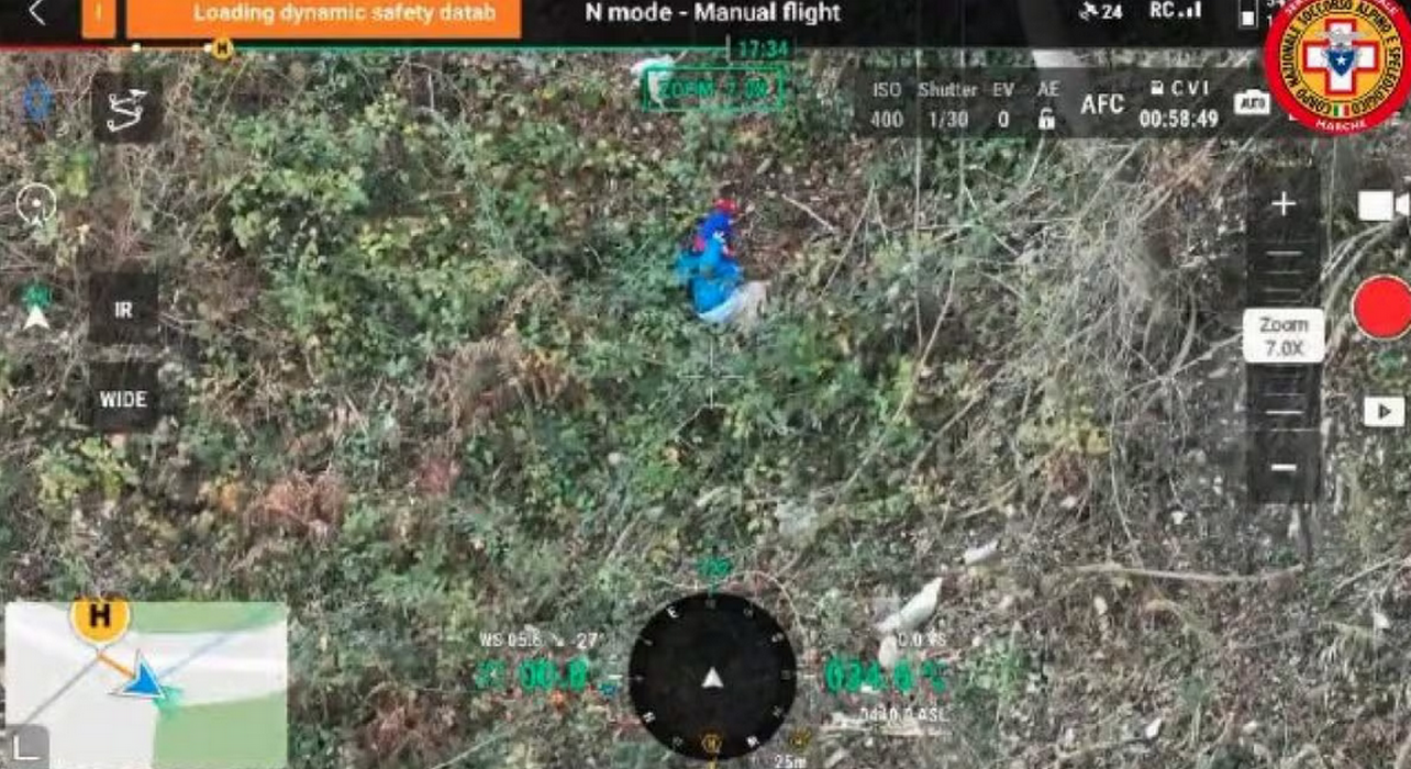 ascoli piceno bambino perso bosco salvato drone