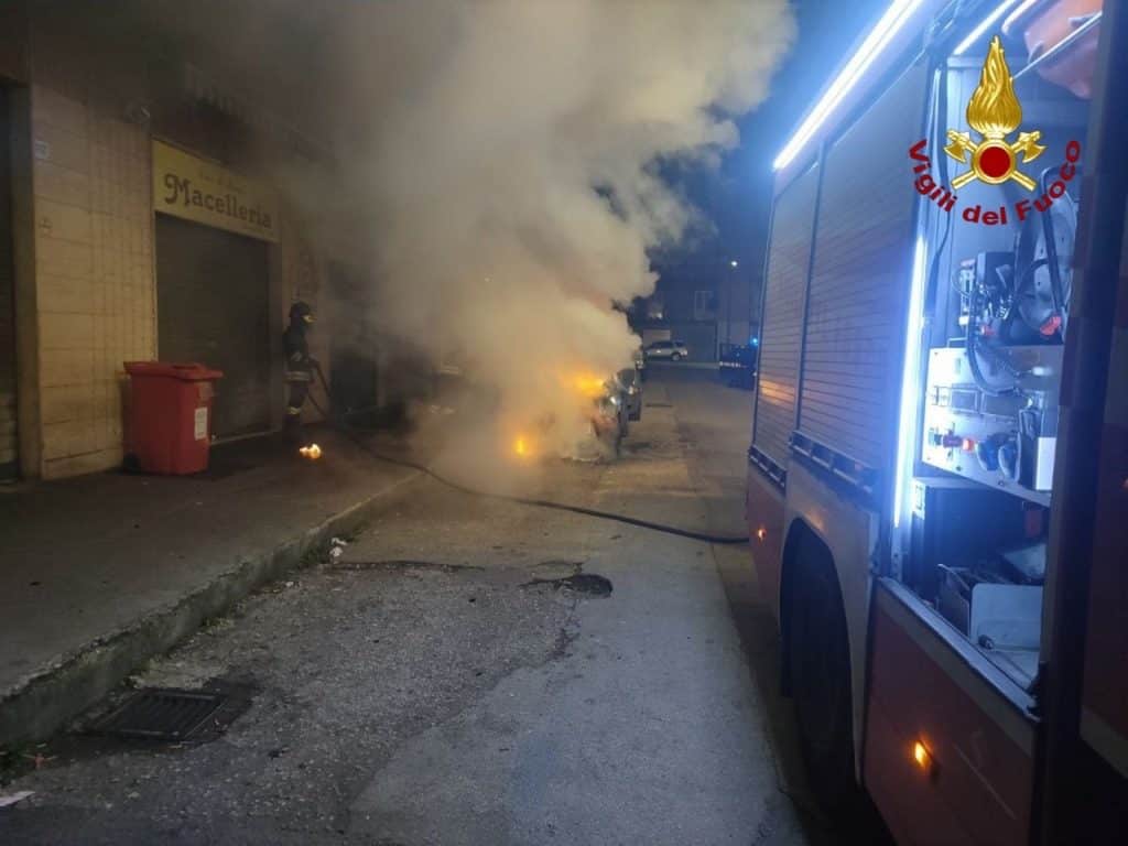 incendio-avellino-auto-fiamme-12-gennaio