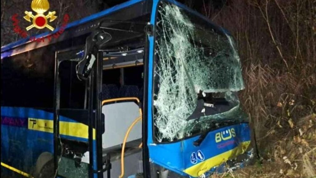 Incidente Asti bus furgone morto