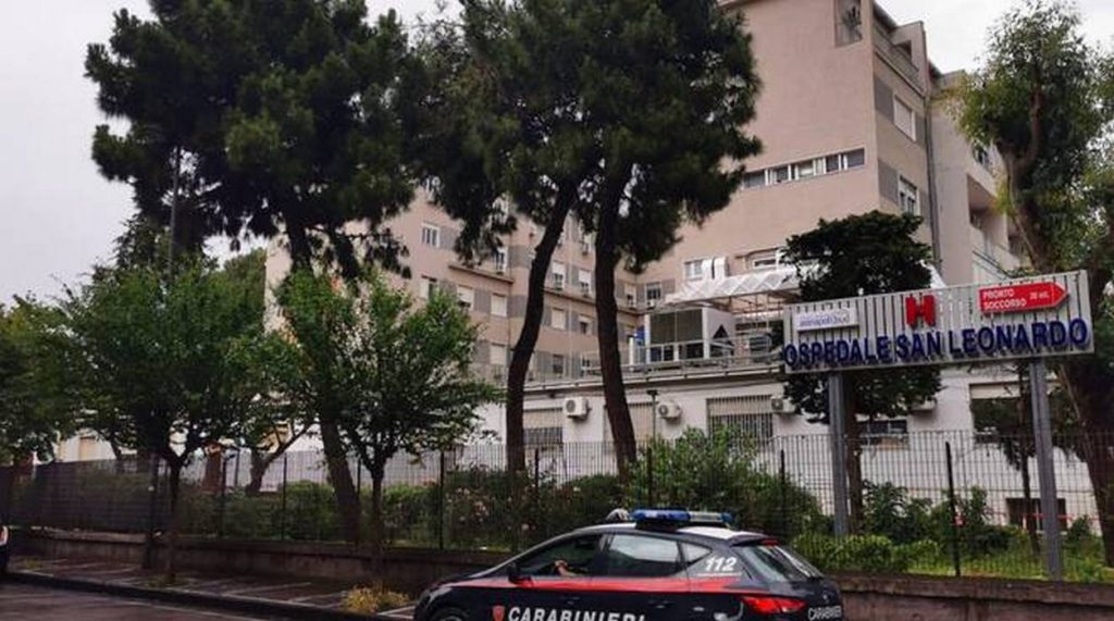 castellammare stabia minaccia suicidio salvato