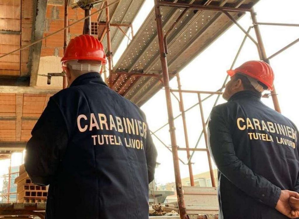 amorosi-cantiere-sospeso-carabinieri-denunce-multe