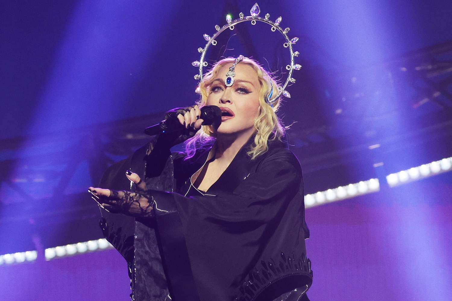 madonna denunciata fan concerto finito troppo tardi