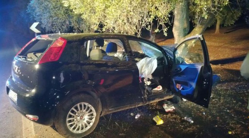 auto fuori strada autostrada morto uomo colliano