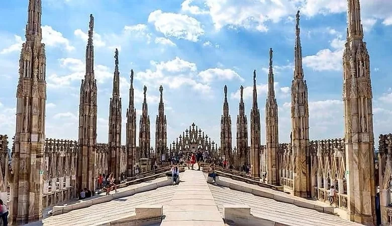 Milano donna male Duomo
