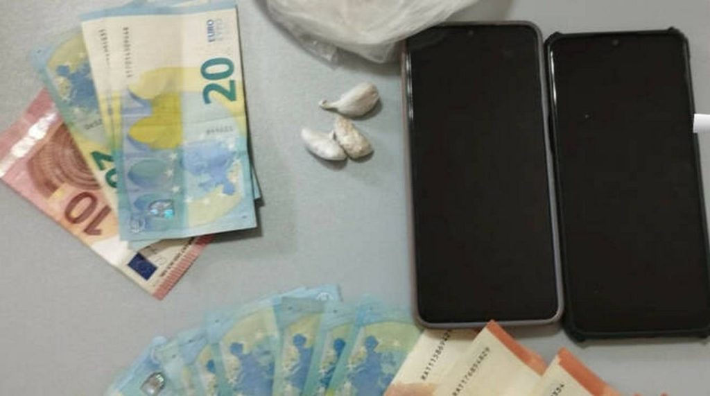 napoli droga zaino arrestato 20 gennaio