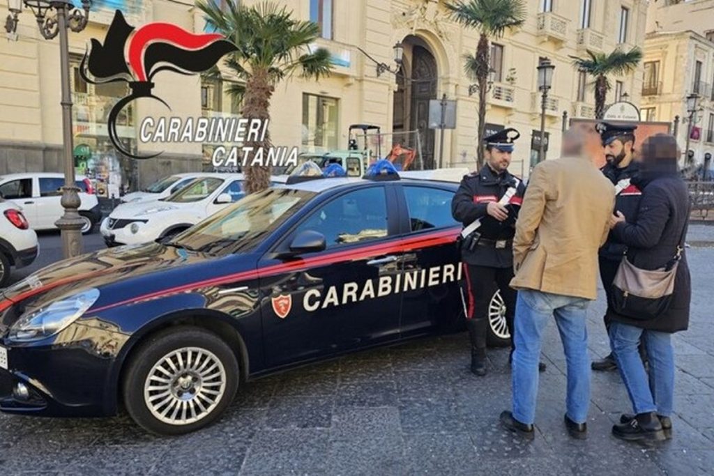 catania-ragazza-non-poteva-avvicinarsi-braccialetto-elettronico-arrestati