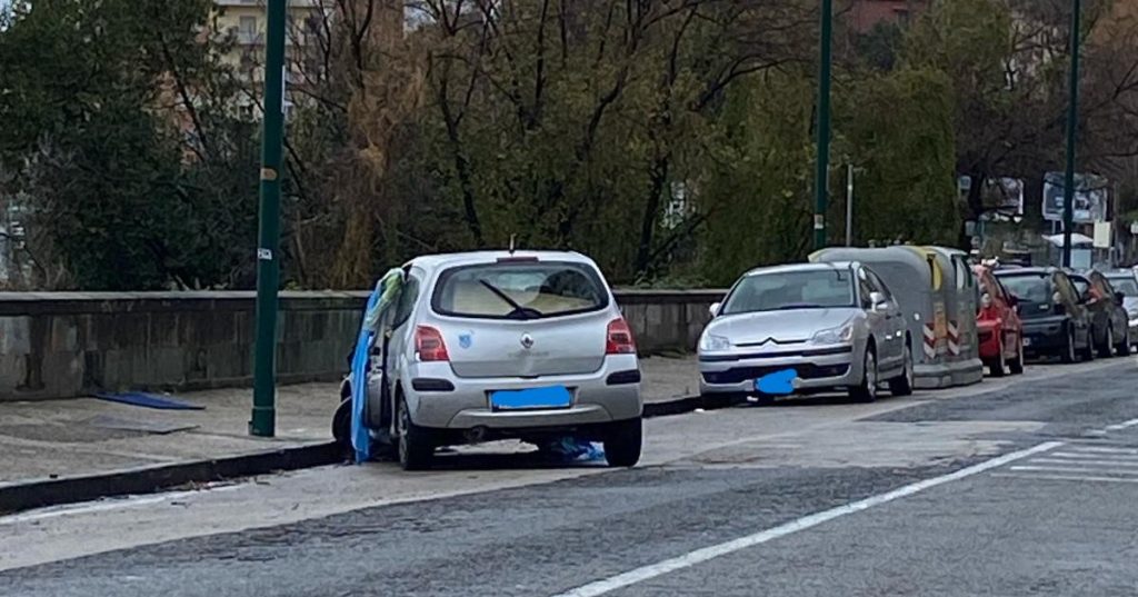 incidente napoli auto marciapiede 12 febbraio