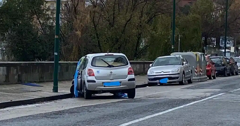 incidente napoli auto marciapiede 12 febbraio