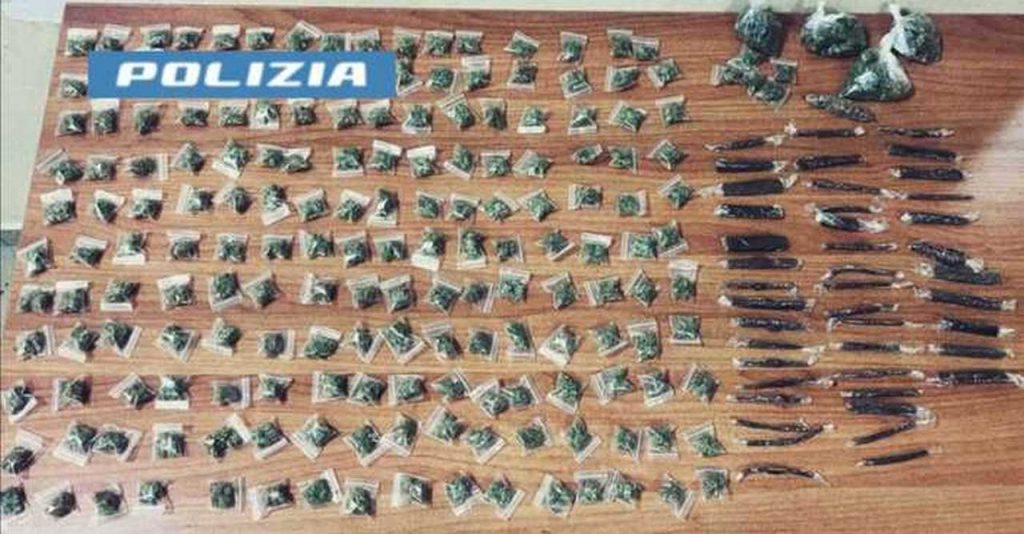 napoli-181-dosi-marijuana-vano-scooter-arrestato