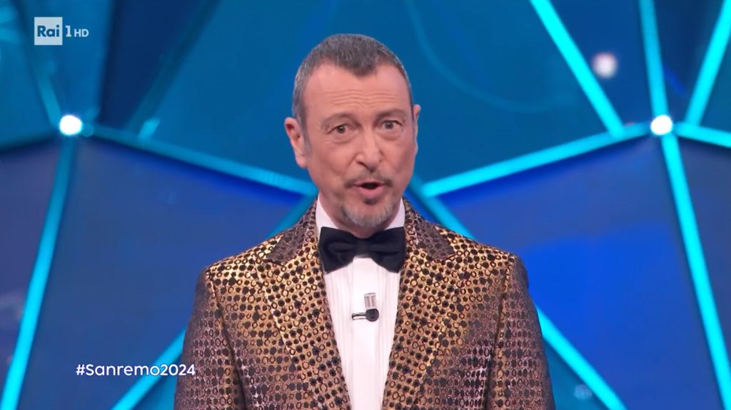 Sanremo 2024 Amadeus troppo spazio John Travolta