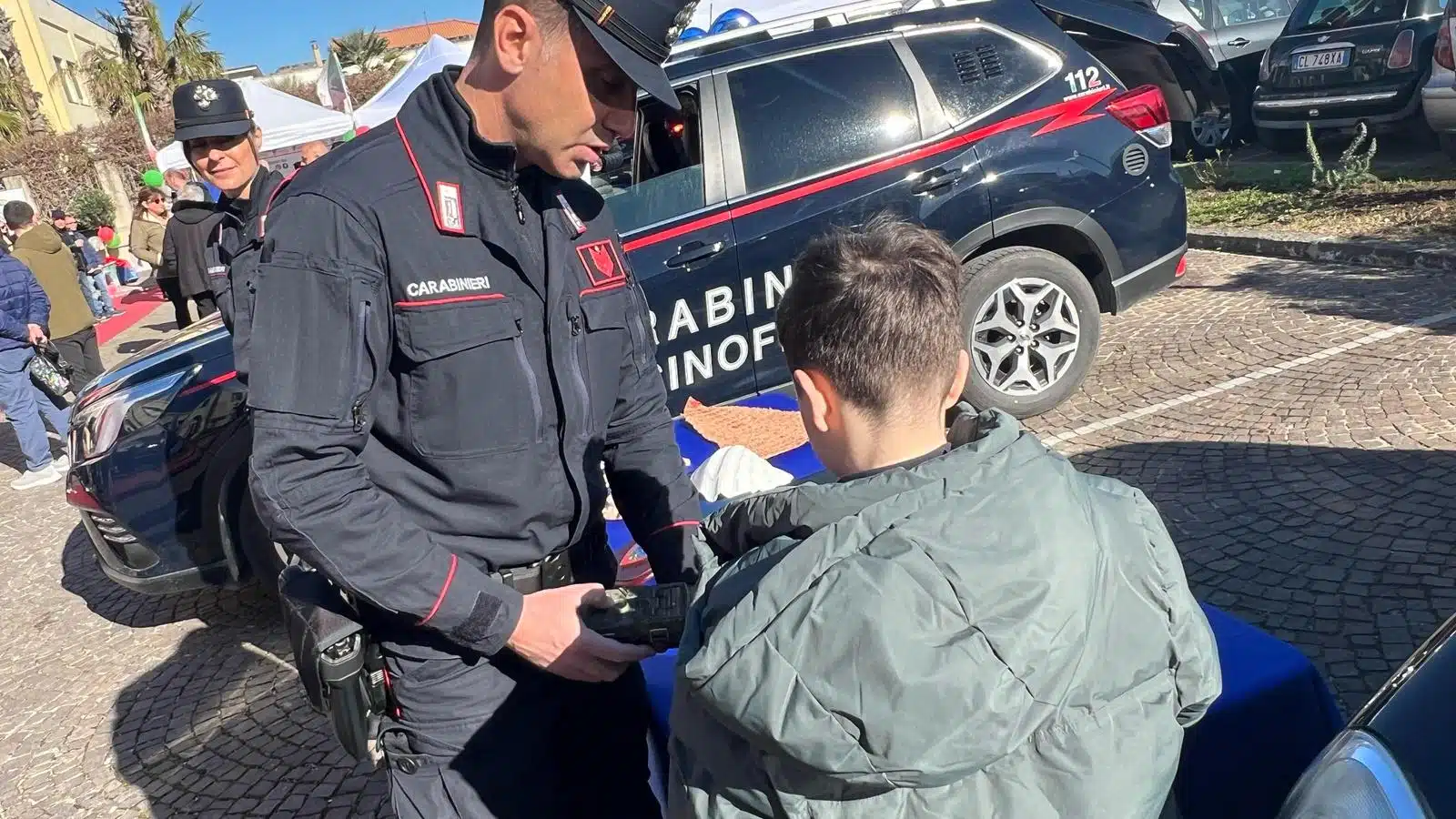 castellammare-carabinieri-ospitano-bimbi-eroi-ammalati-tumore