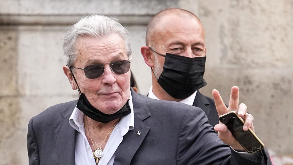 alain delon armi munizioni aperta inchiesta francia