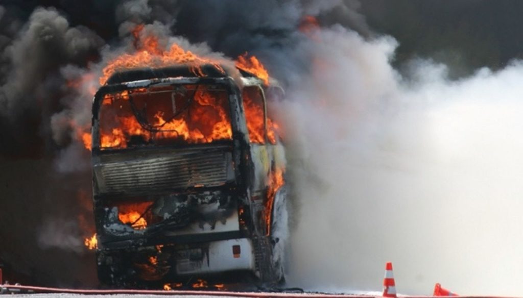 incendio autobus napoli