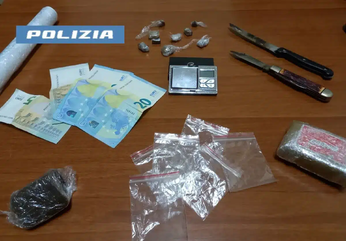 spaccio droga casa napoli arrestato 29 febbraio