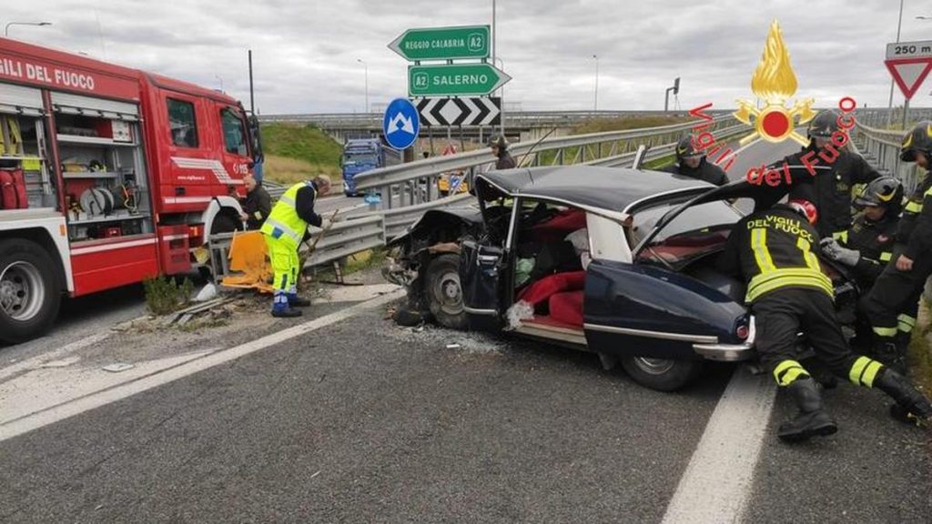 auto contro spartitraffico lamezia morto